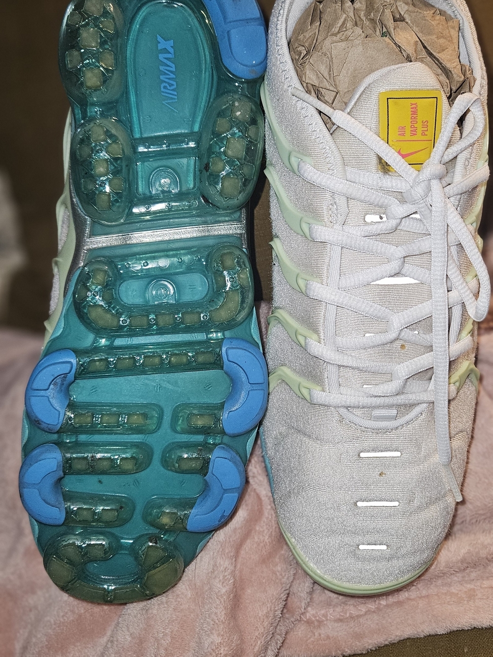 NikeAir Vapor Max Plus Cushion Sneakers - White with Teal Blue Sole